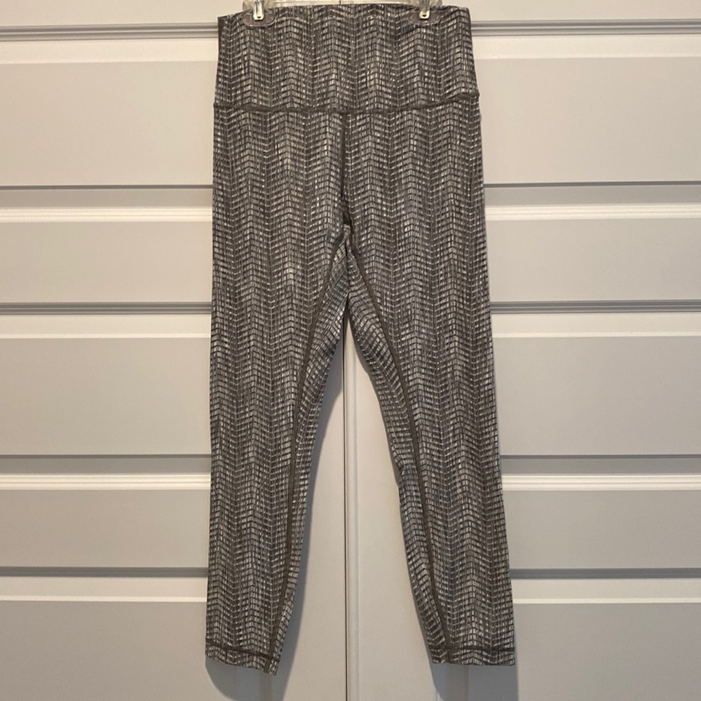 Like new Lululemon Wunder Under 7/8 Legging